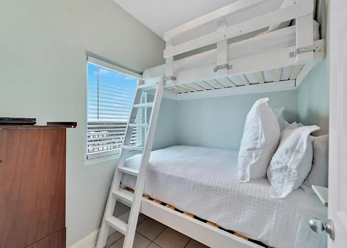 Newly Renovated Luxury Beachfront 2br2ba Lighthouse 816 Apartment *